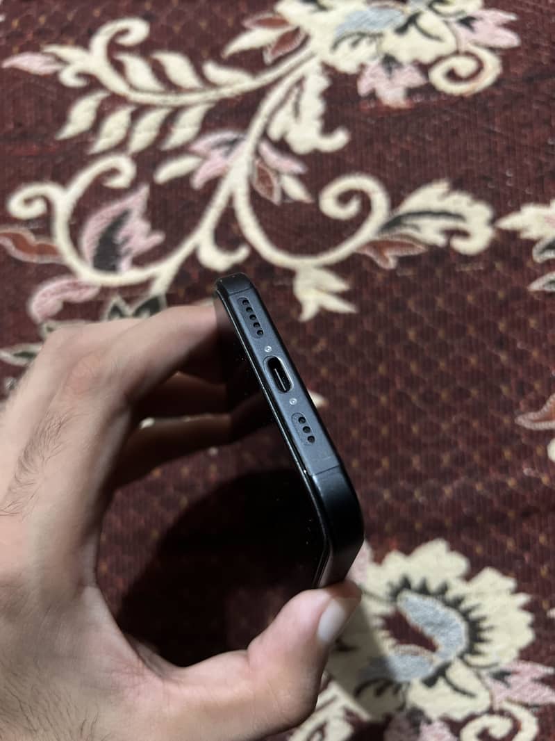 Apple iPhone 16 2