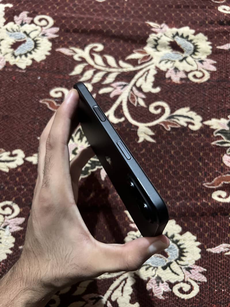 Apple iPhone 16 3