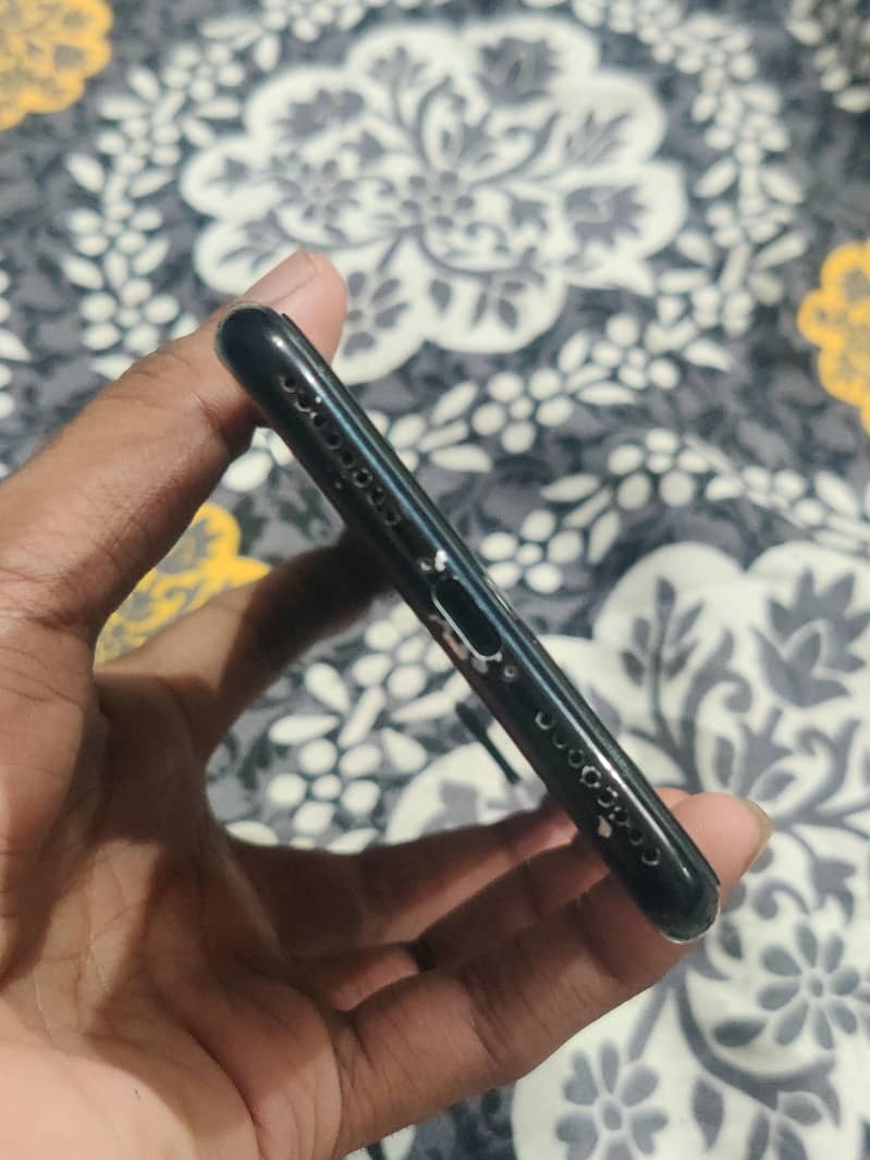 Apple iPhone 7 Plus 8