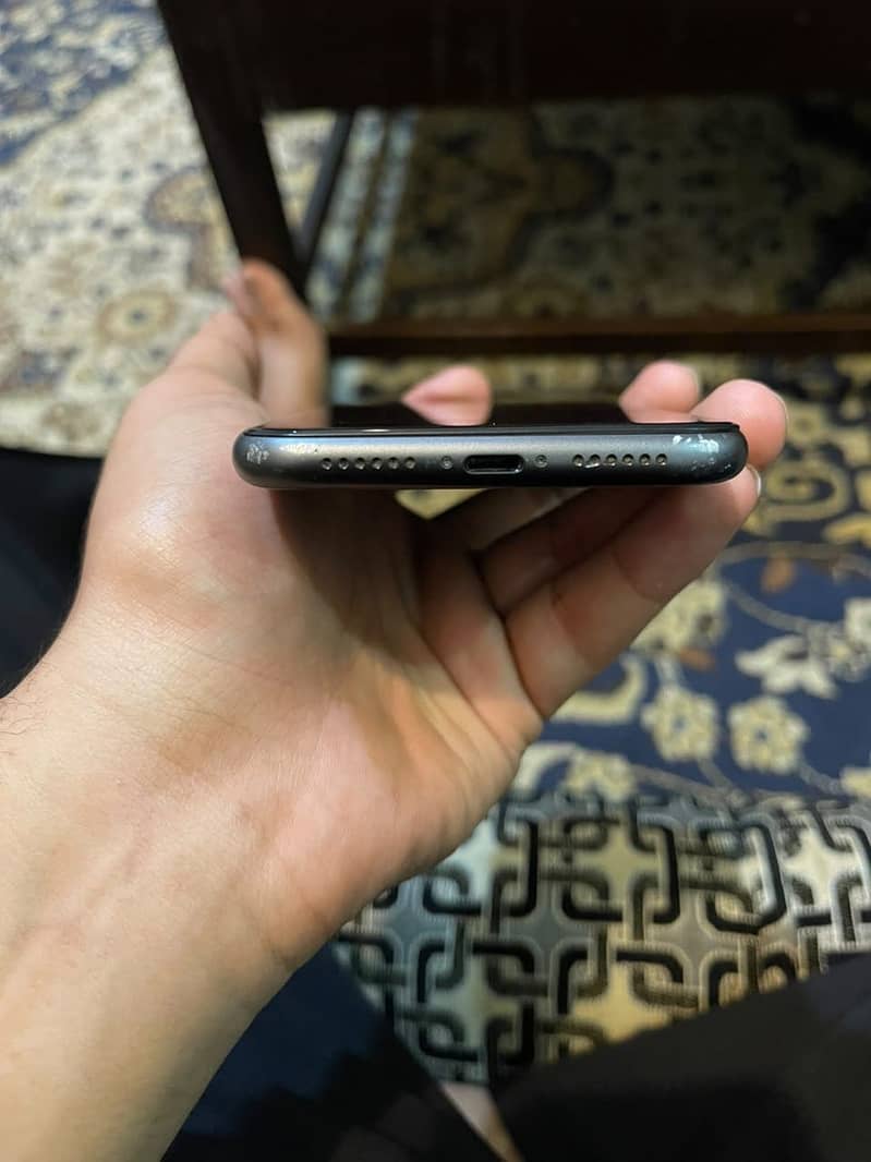 Apple iPhone 11 3
