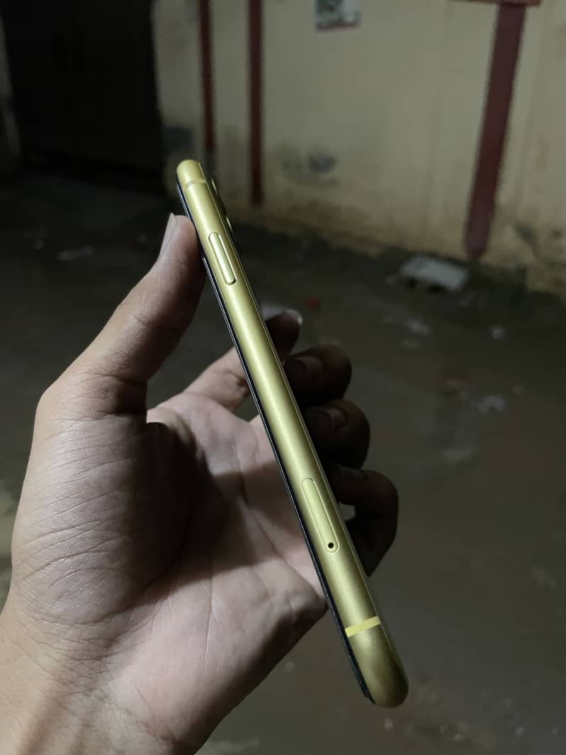Apple iPhone 11 3