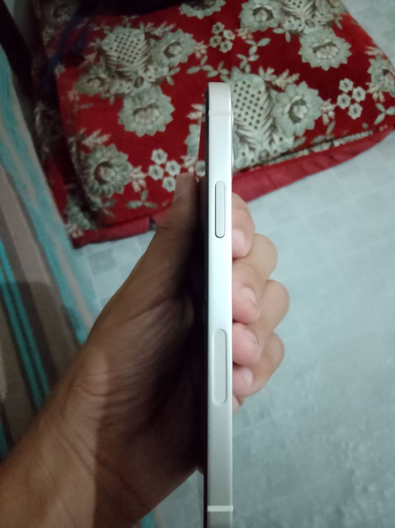 Apple iPhone 12 3