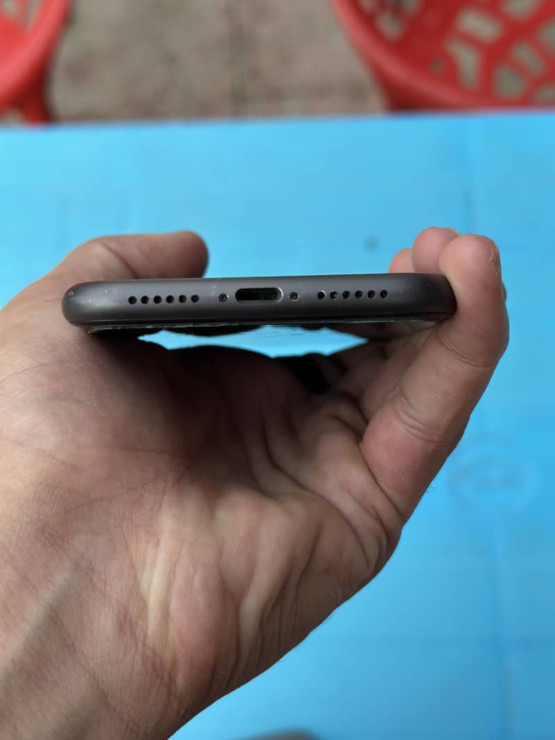 Apple iPhone 11 0