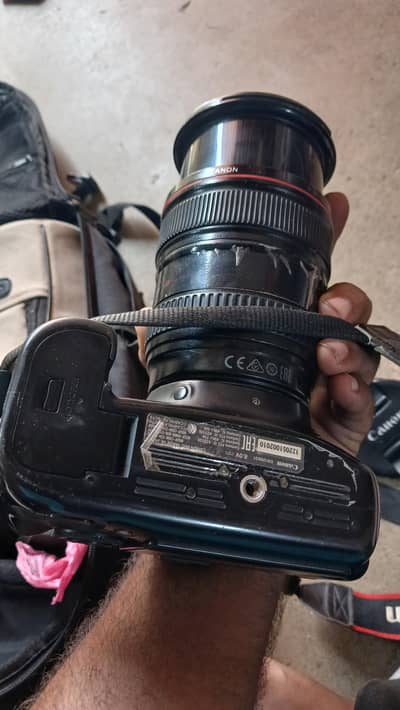 Canon 6D Mark II lens 24 105 aperture 4 l