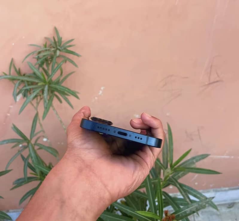 Apple iPhone 13 4