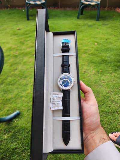 Dieovale watch with box