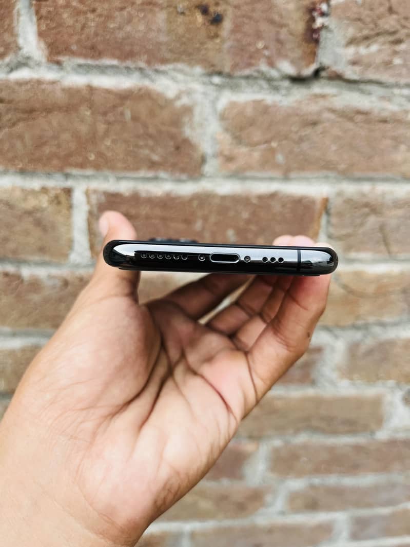 Apple iPhone 11 Pro 1