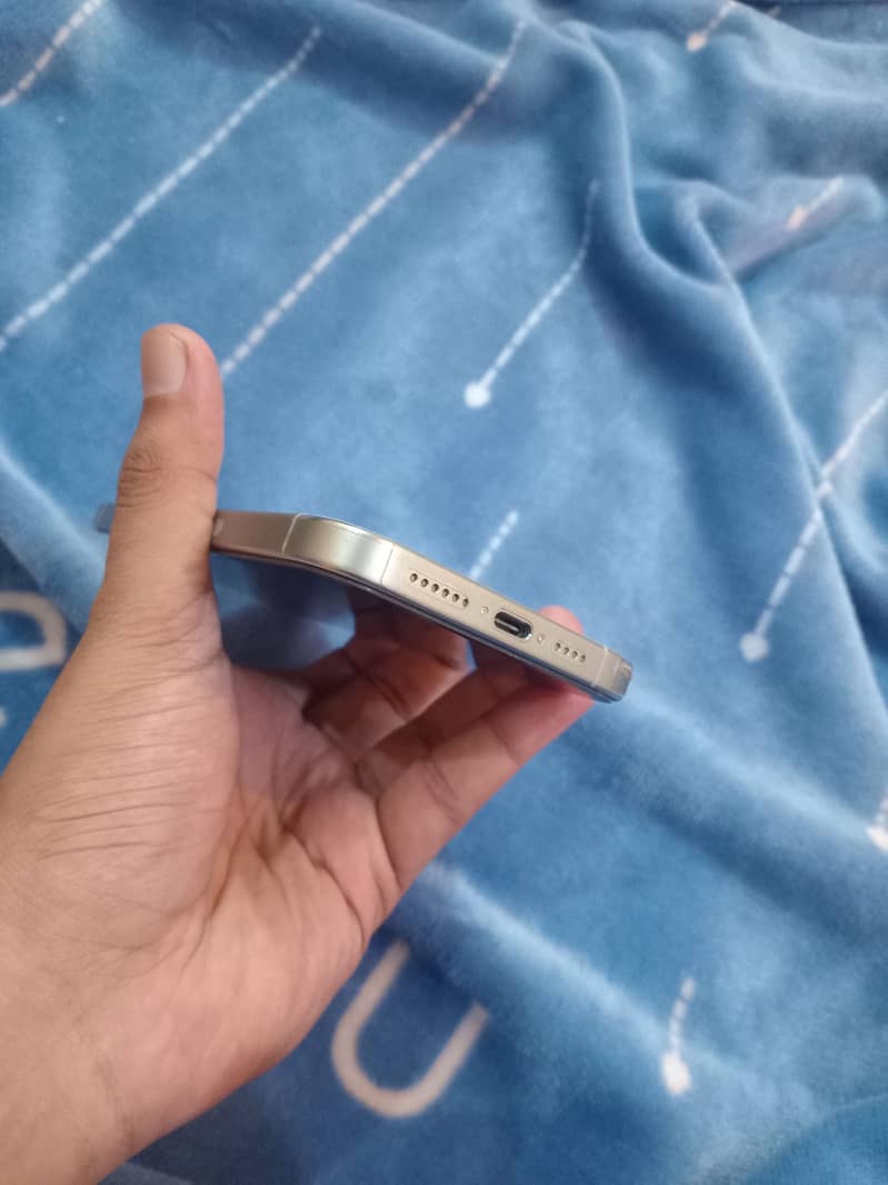 Apple iPhone 15 Pro Max 3