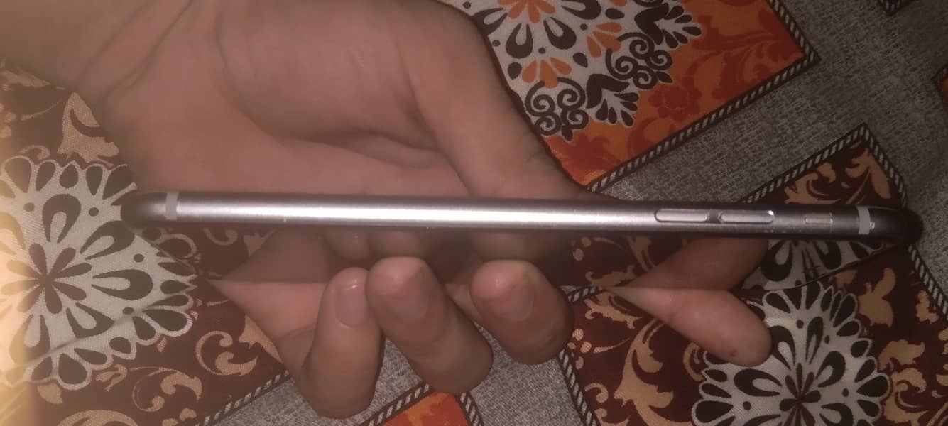 Apple iPhone 6 Plus 4