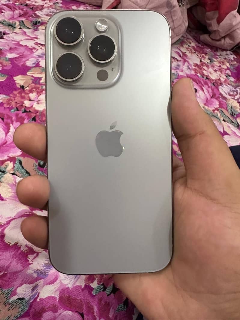 Apple iPhone 16 Pro 3