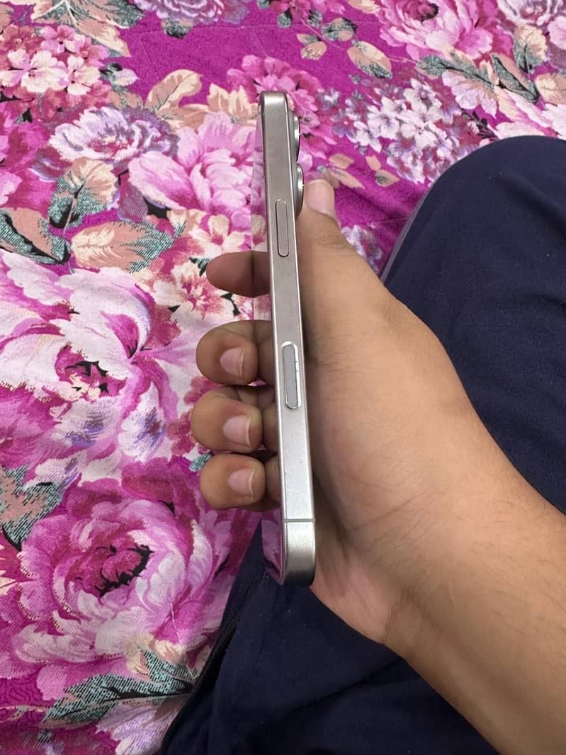 Apple iPhone 16 Pro 4