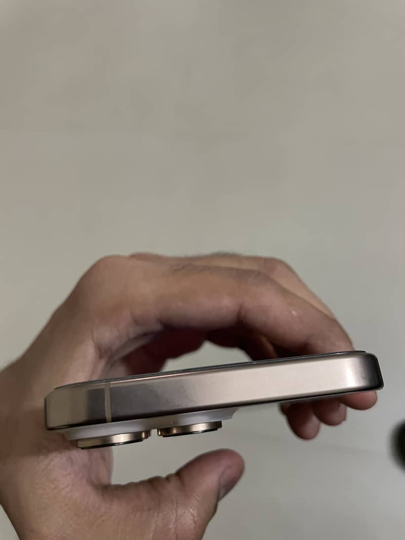 Apple iPhone 16 Pro Max 1
