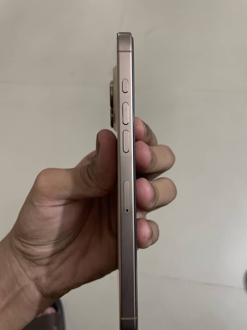 Apple iPhone 16 Pro Max 3