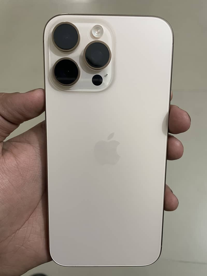 Apple iPhone 16 Pro Max 5