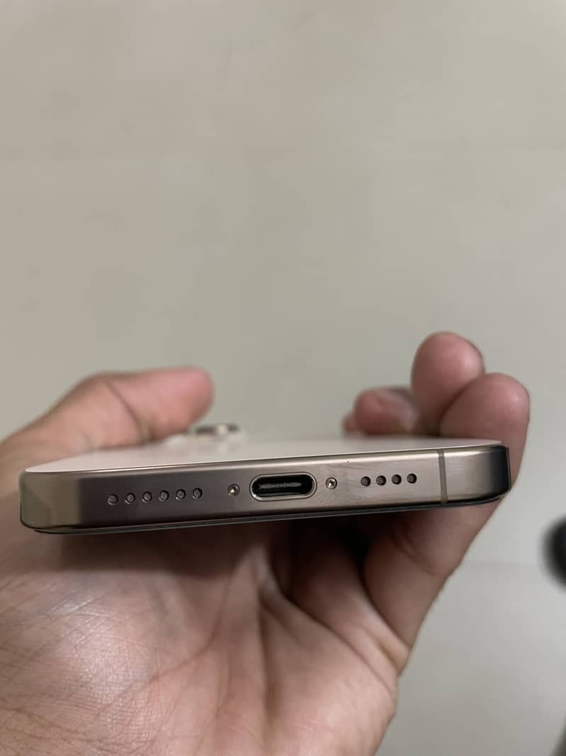 Apple iPhone 16 Pro Max 6