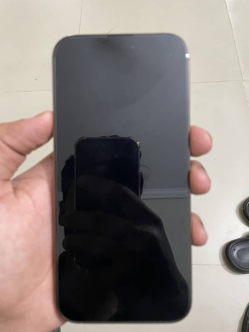Apple iPhone 16 Pro Max 8