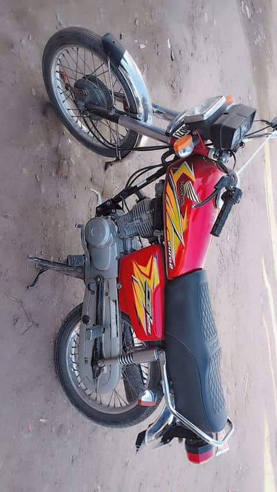 Honda 125 urgant for sale all ok Good condition all documents clear. .