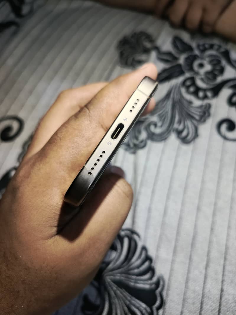 Apple iPhone 16 Pro Max 5