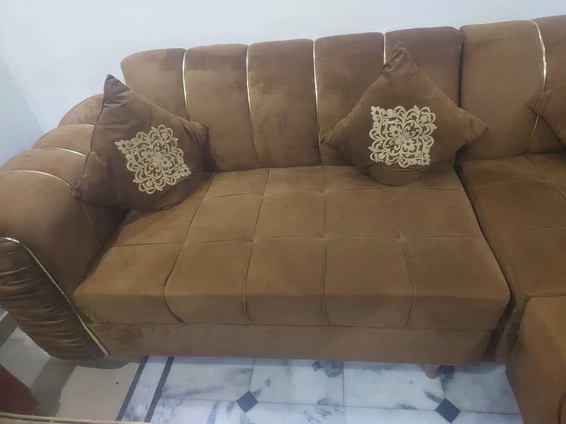 L shape sofa with table good condition 2