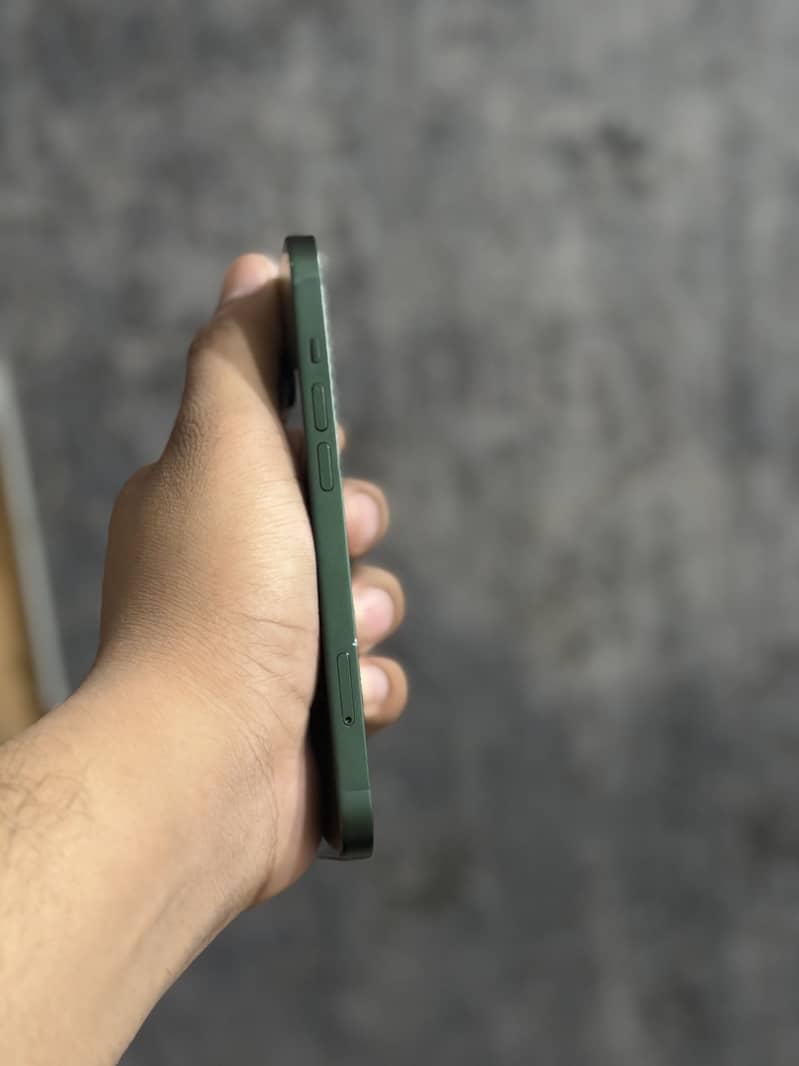 Apple iPhone 13 2