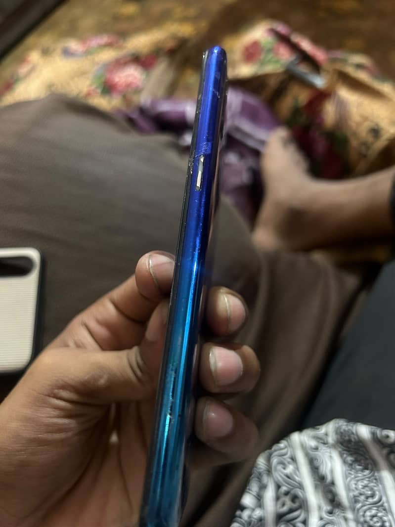 Realme 3 5