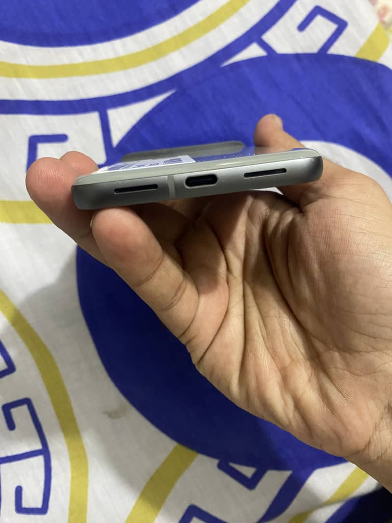 Google Pixel 8 6