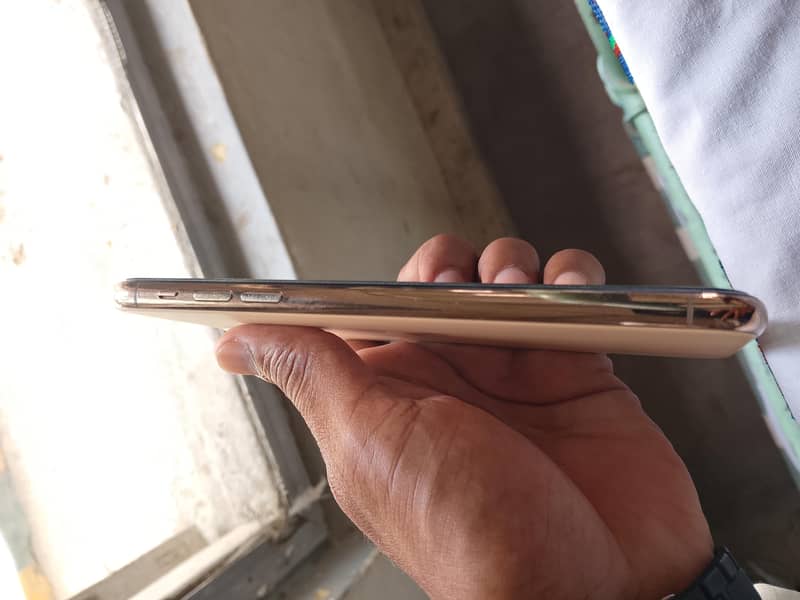 Apple iPhone 11 Pro Max 2