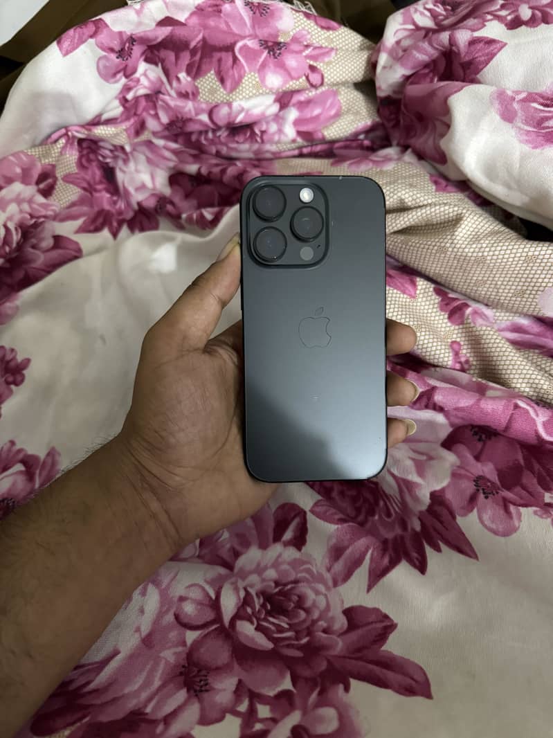 Apple iPhone 16 Pro 0