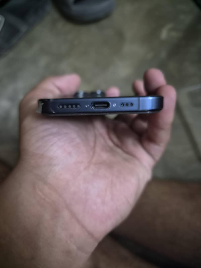 Apple iPhone 15 Pro 3