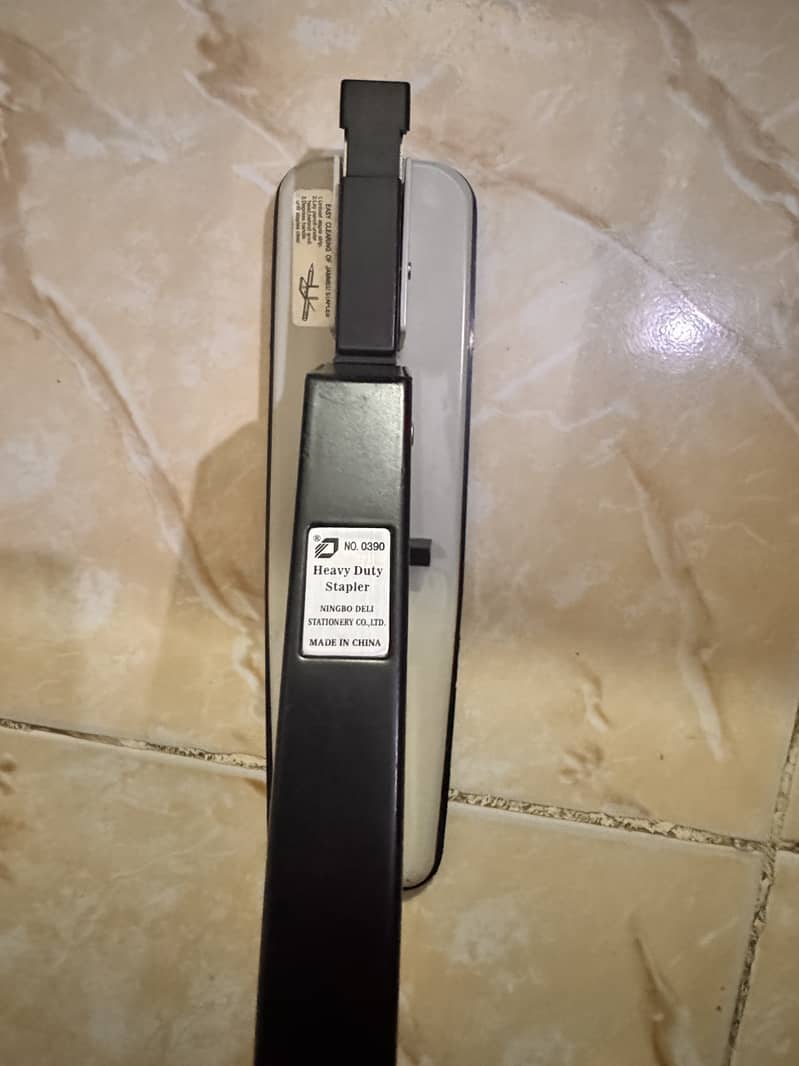 Heavy Duty Stapler 1