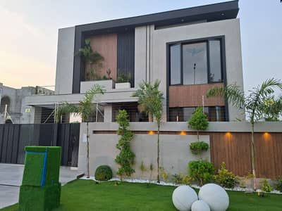 SYED BROTHERS PROUDLY OFFERS: 1-Kanal Elegant And Fully Maintained Bungalow Is Available In The Best Block Of DHA Lahore | 2 Servant Quarters