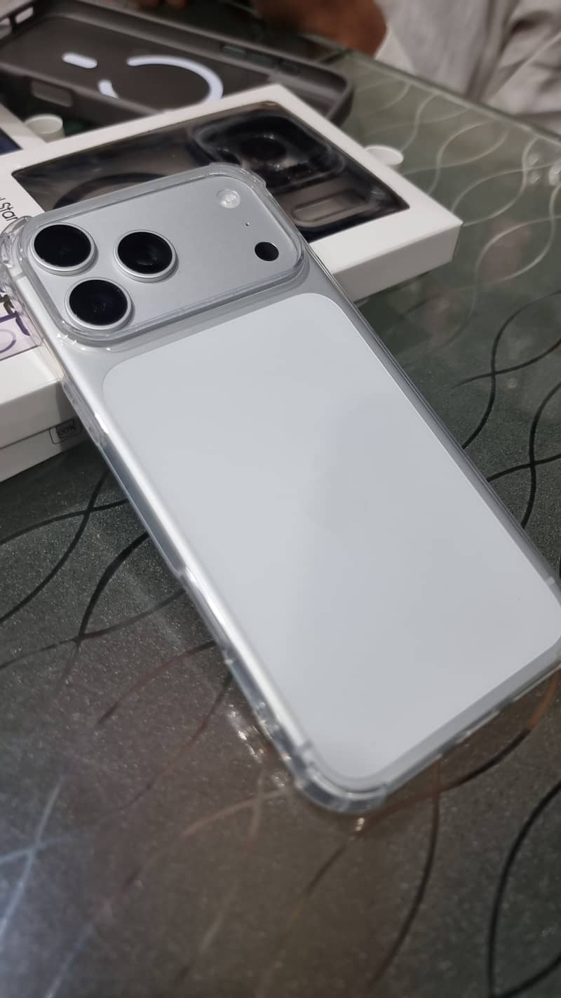 Apple iPhone 17 Pro Max 0