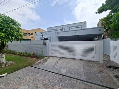 SYED BROTHERS PROUDLY OFFERS: 1-Kanal Elegant And Fully Maintained Modern Owner Build Bungalow Is Available In The Best Block Of SUI GAS SOCIETY, Lahore.