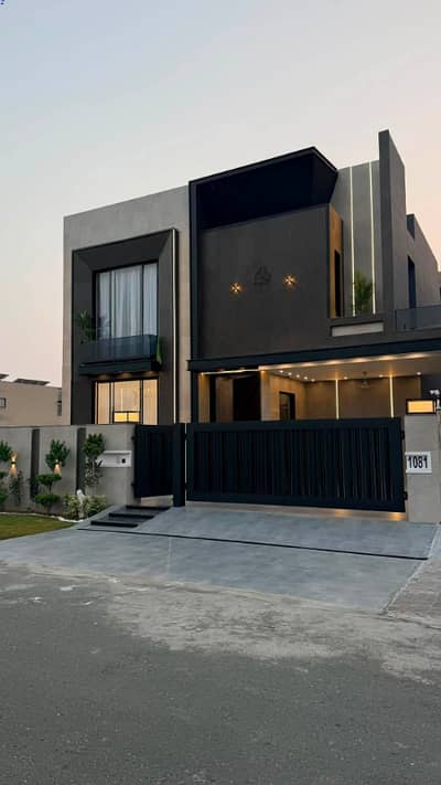 1 KANAL ELEGANT AND FULLY MAINTAINED MODERN BUNGALOW IS AVAILABLE IN THE BEST BLOCK OF DHA LAHORE.