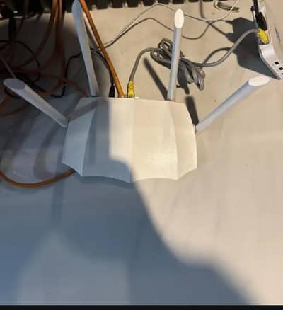 New modem hai wifi extender work all ok 10/10 condition