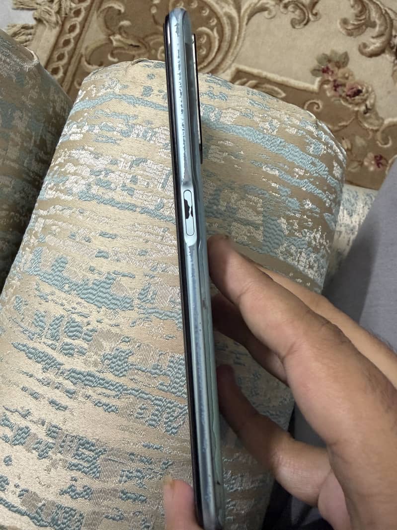 OPPO A76 3