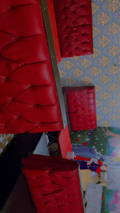 Sofa set hai restaurant or hotel k