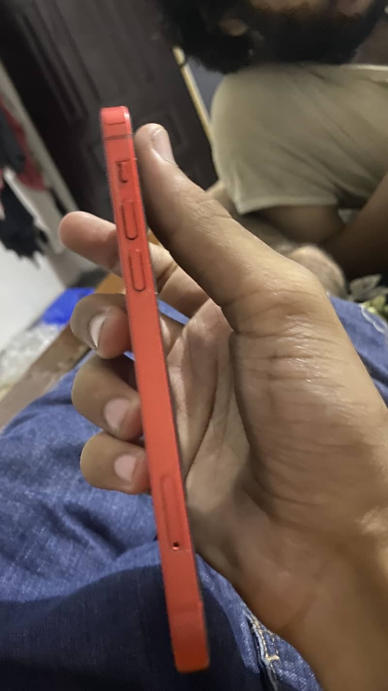 Apple iPhone 12 4