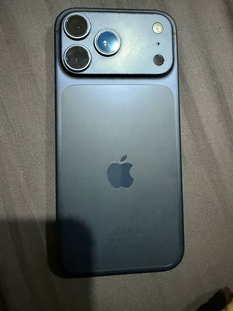 Apple iPhone 17 Pro Max 2