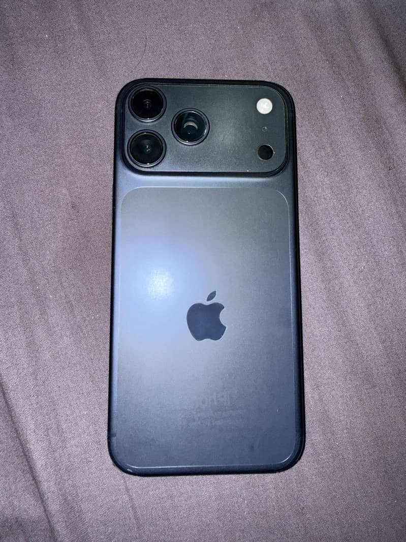 Apple iPhone 17 Pro Max 4