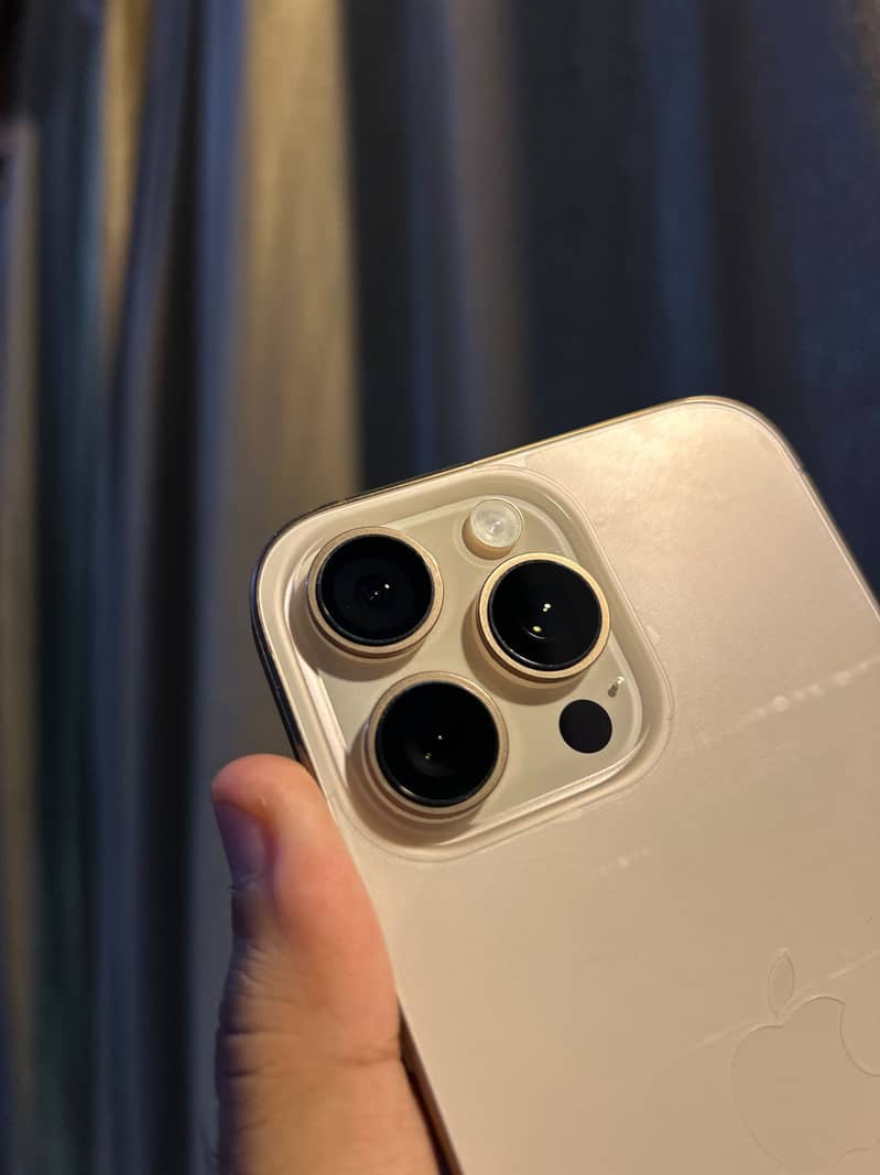 Apple iPhone 16 Pro Max 2
