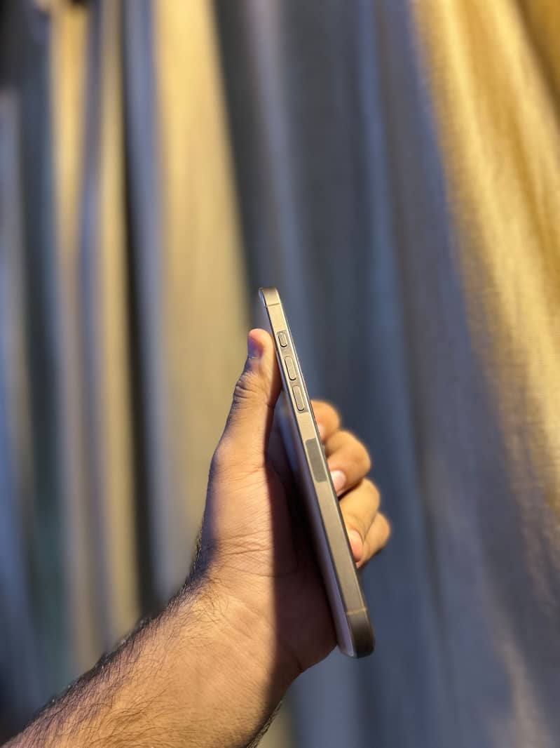 Apple iPhone 16 Pro Max 3