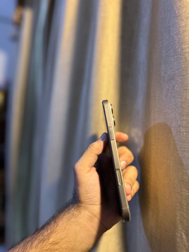 Apple iPhone 16 Pro Max 4