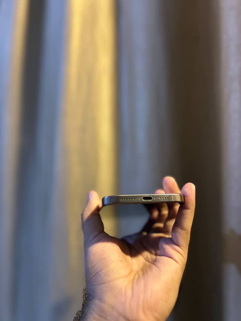 Apple iPhone 16 Pro Max 5