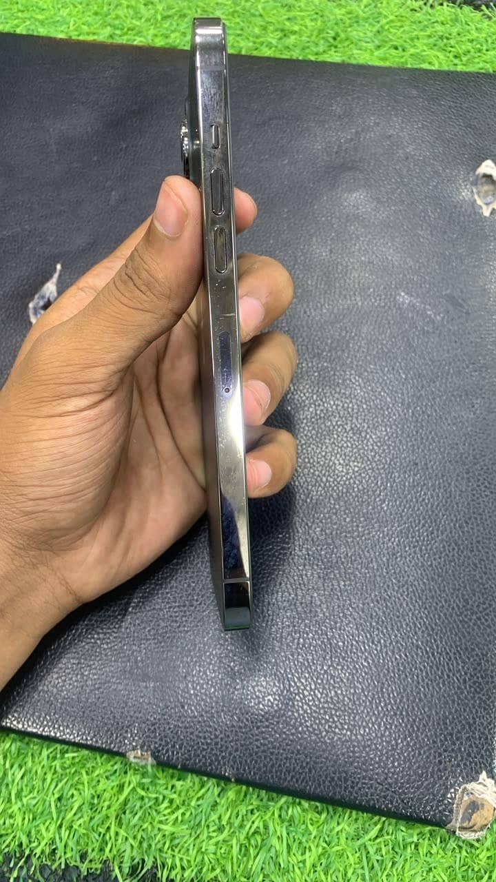 Apple iPhone 12 Pro Max 1