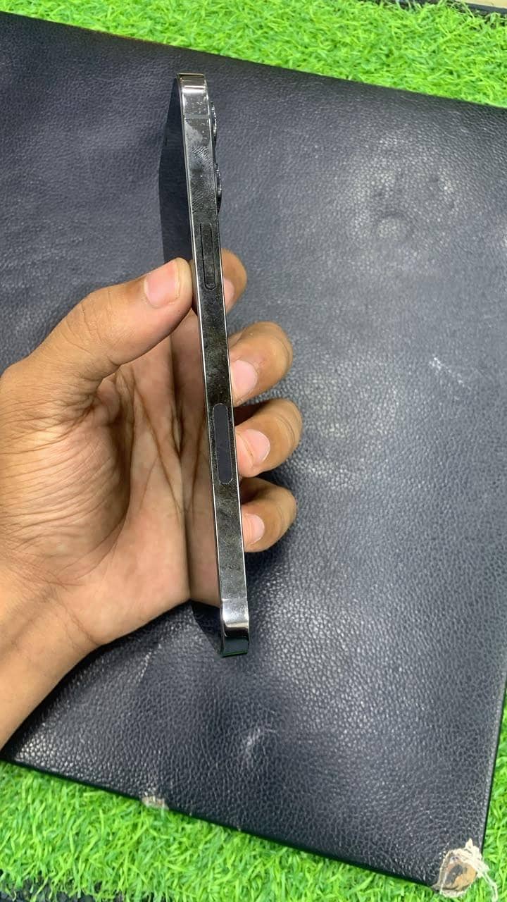 Apple iPhone 12 Pro Max 4