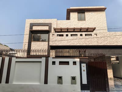1 KANAL OWNER BUILD HOUSE WITH GAS AND UNDERGROUND ELECTRICITY