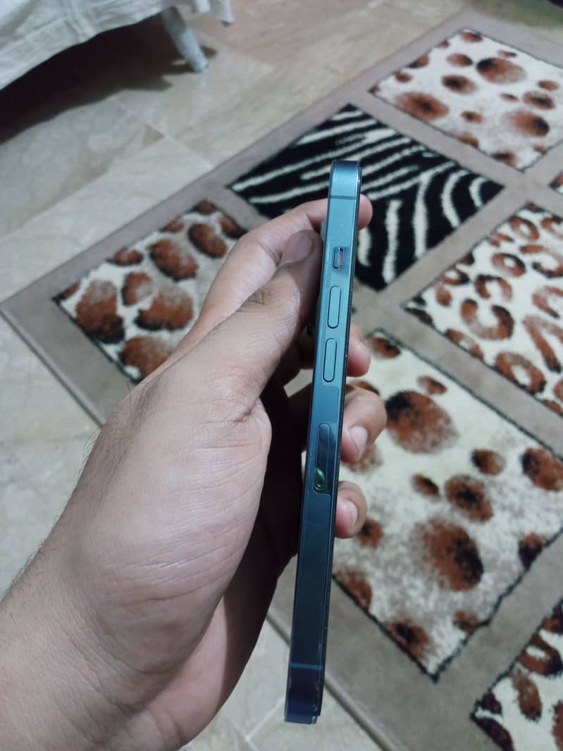 Apple iPhone 13 Pro 2