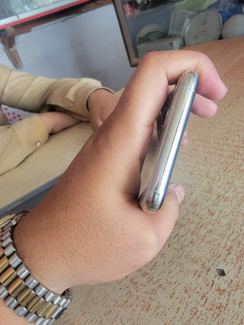 Apple iPhone 11 Pro Max 1