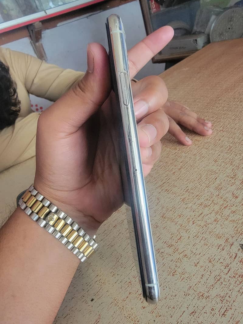 Apple iPhone 11 Pro Max 3